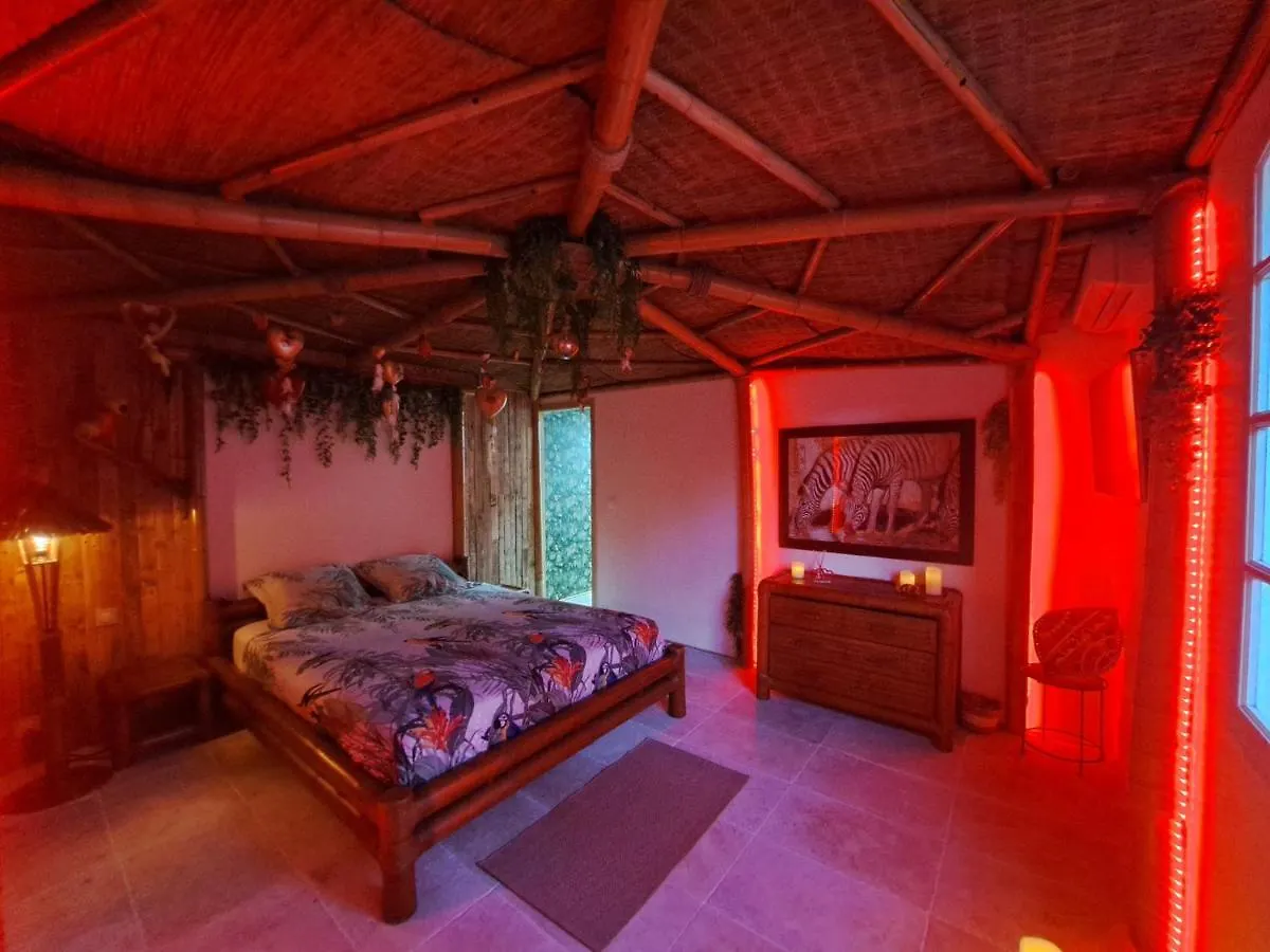 Gites Mas Des Rochers - Case Bambou Avec Spa Le Beausset Love hotel