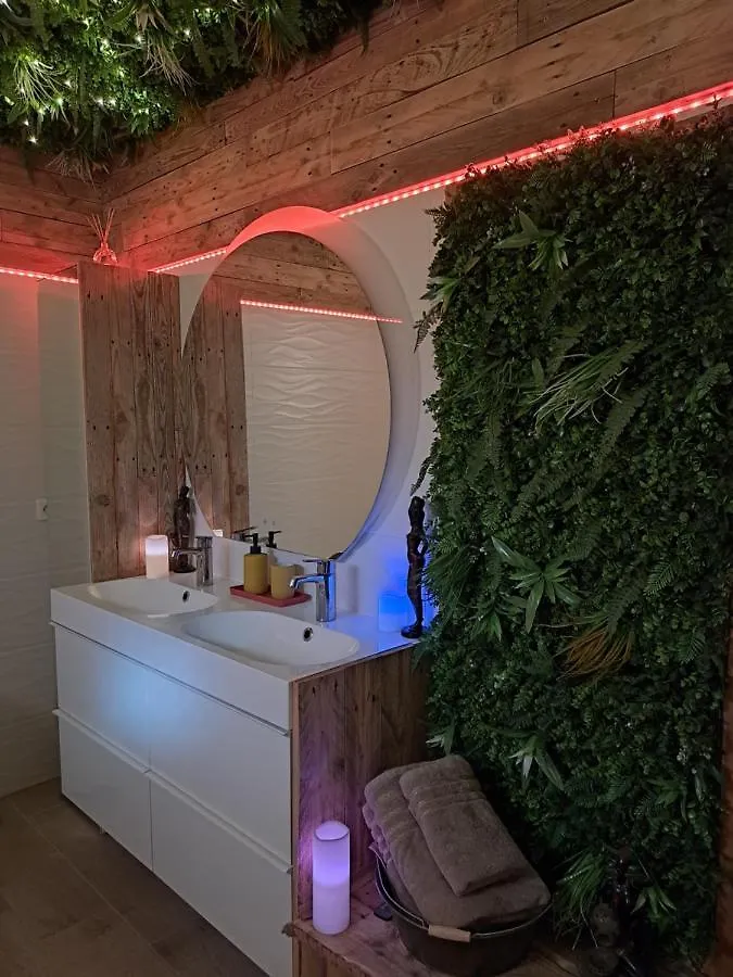 Love hotel Gites Mas Des Rochers - Case Bambou Avec Spa Le Beausset Francia