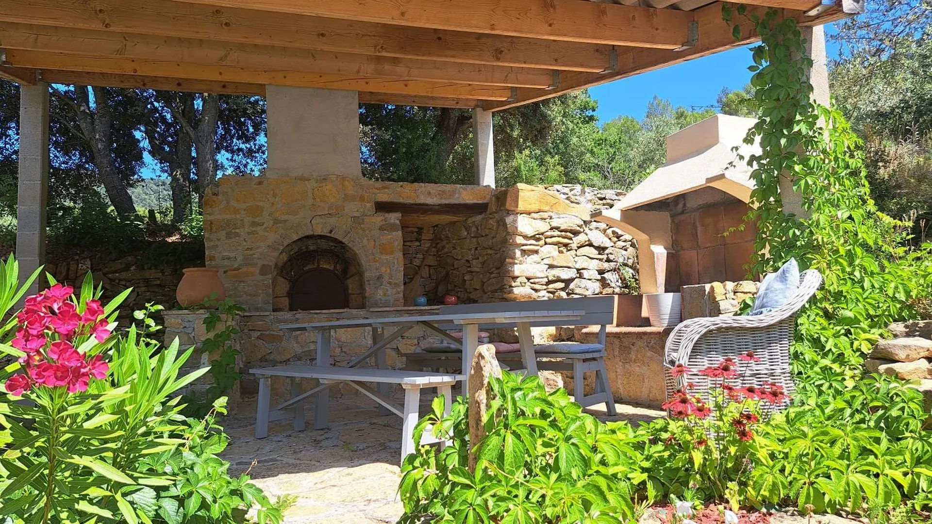 Gites Mas Des Rochers - Case Bambou Avec Spa Le Beausset France