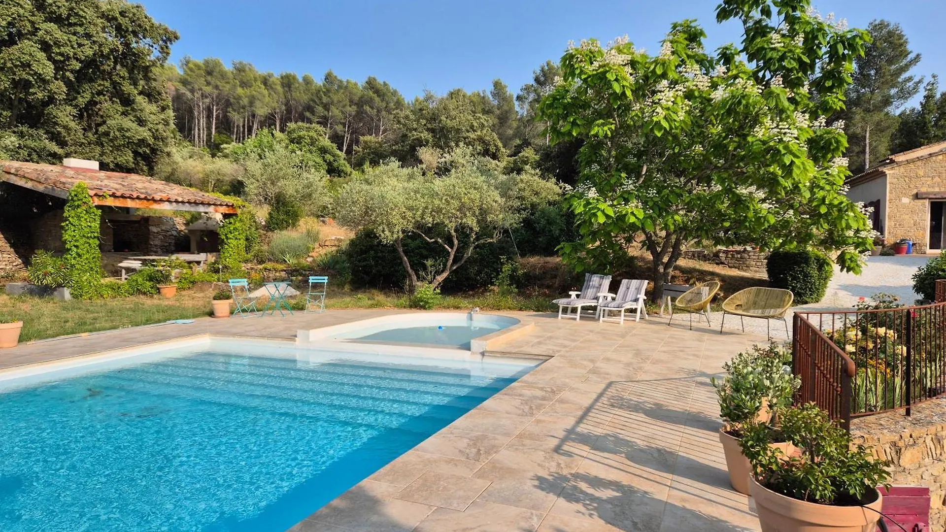 Love hotel Gites Mas Des Rochers - Case Bambou Avec Spa Le Beausset
